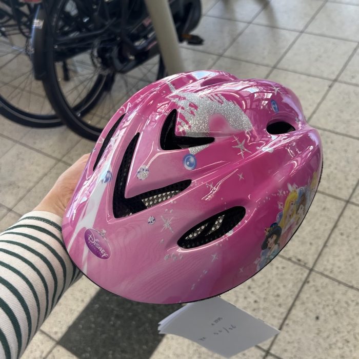 Roze Kinderhelm Disney princess met stijlvol design en veilige pasvorm voor jonge fietsers