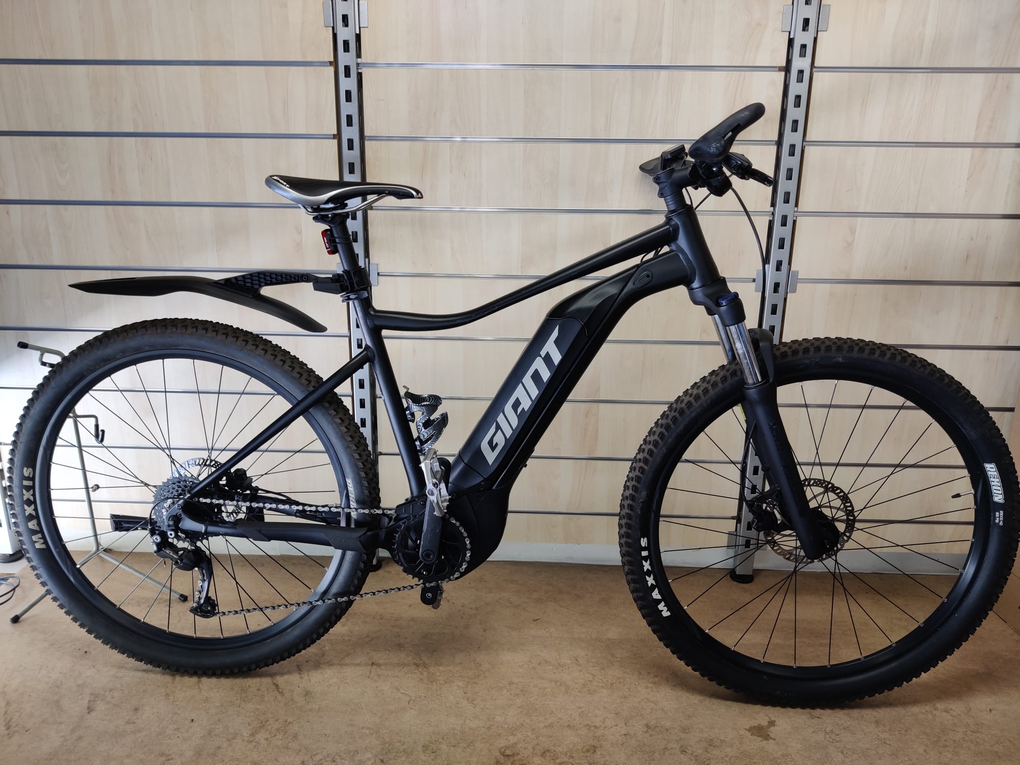 Tweedehands e-bike Giant Talon E+2 met geïntegreerde 500W accu, Shimano 9-speed en Ridecontrol Dash display