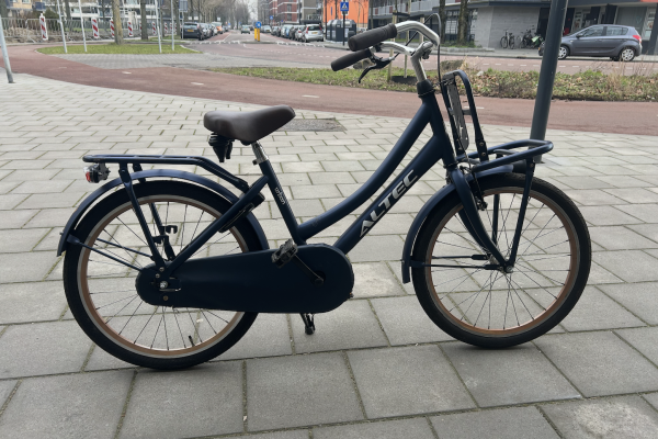 Tweedehands Altec Urban 22 inch fiets donkerblauw met terugtraprem en ringslot